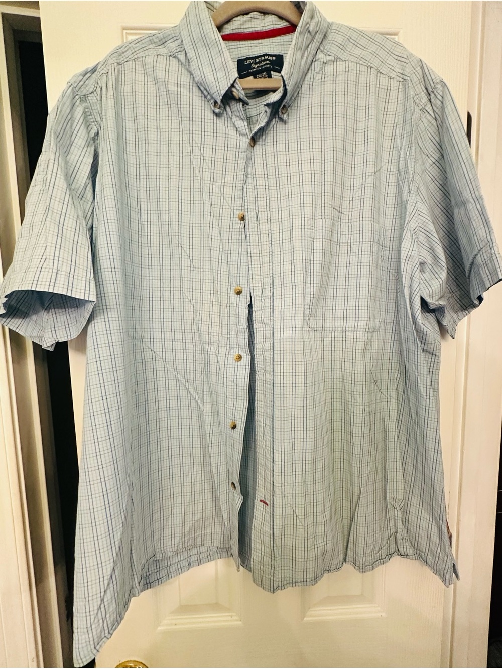 Levi's Men’s Light Blue and White Plaid Short-Sleeve Button-Down Shirt